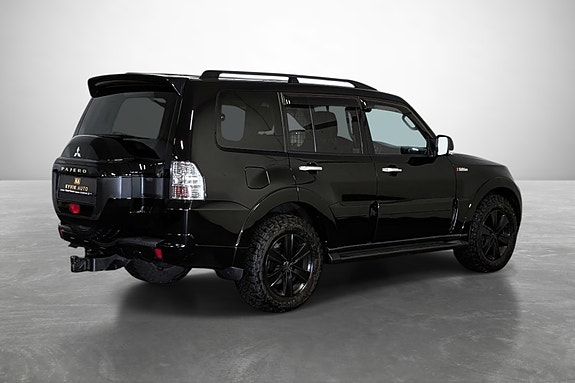 Mitsubishi Pajero 6 of 24