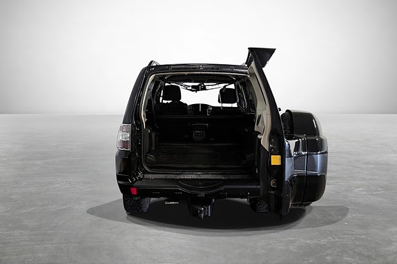 Mitsubishi Pajero 8 of 24