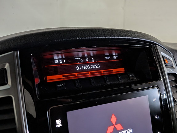 Mitsubishi Pajero 14 of 24
