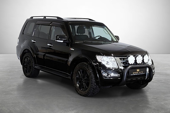 Mitsubishi Pajero 4 of 24
