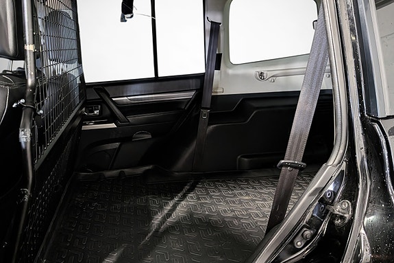Mitsubishi Pajero 19 of 24