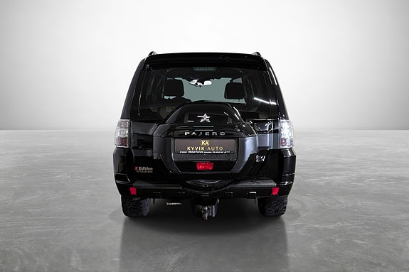 Mitsubishi Pajero 7 of 24