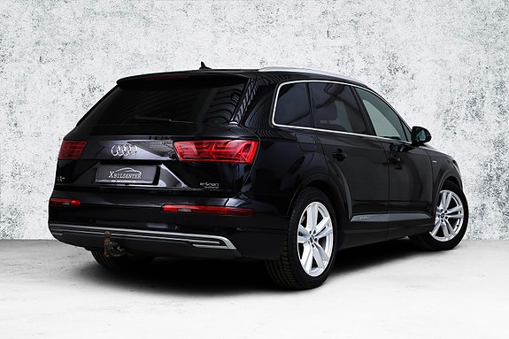 Audi Q7 2 of 27