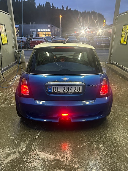 MINI Cooper S 10 of 30