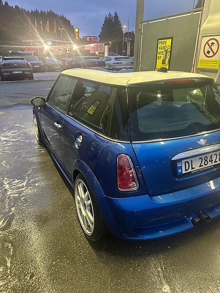 MINI Cooper S 6 of 30