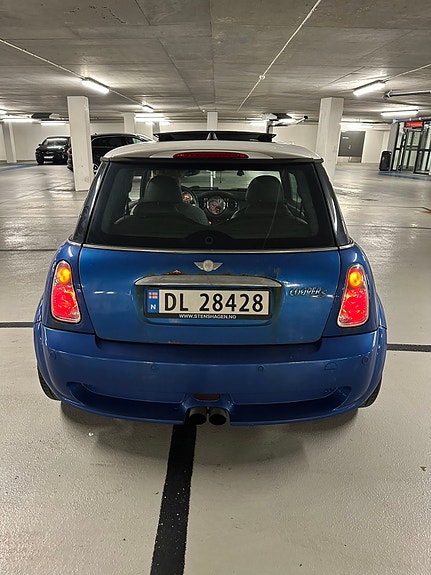MINI Cooper S 15 of 30
