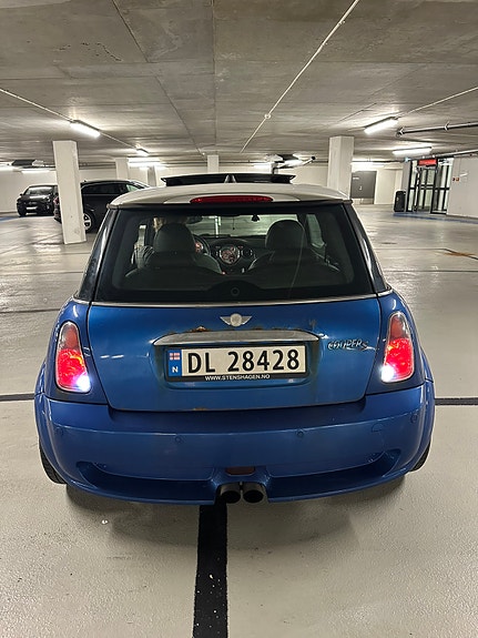 MINI Cooper S 13 of 30