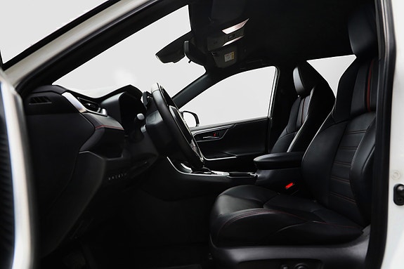 Toyota RAV4 Plug-in Hybrid 13 of 29