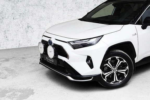 Toyota RAV4 Plug-in Hybrid 3 of 29
