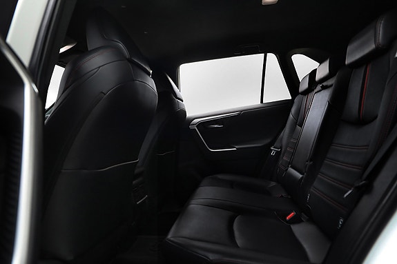 Toyota RAV4 Plug-in Hybrid 14 of 29