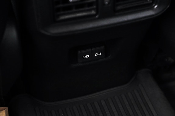 Toyota RAV4 Plug-in Hybrid 16 of 29