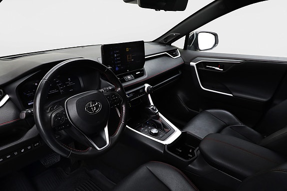 Toyota RAV4 Plug-in Hybrid 11 of 29
