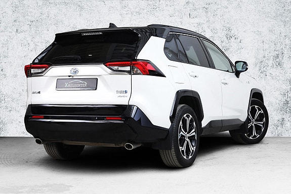Toyota RAV4 Plug-in Hybrid 2 of 29