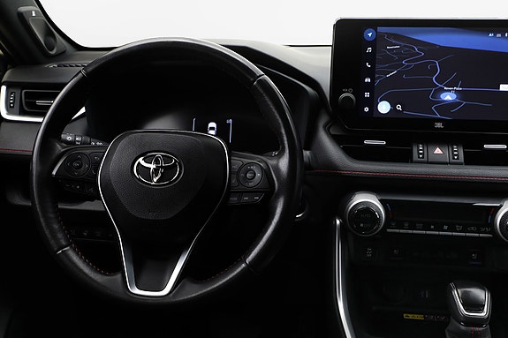 Toyota RAV4 Plug-in Hybrid 19 of 29