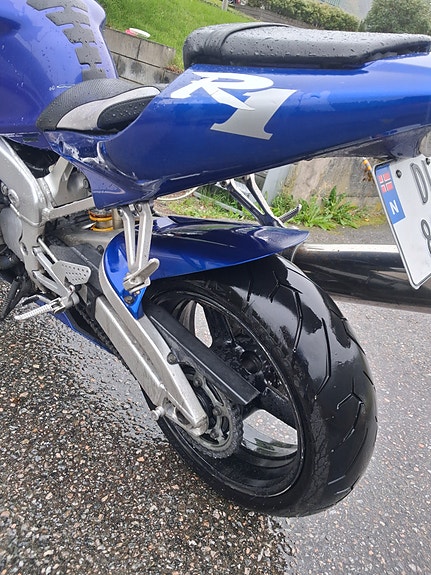 Yamaha YZF-R1 14 of 18