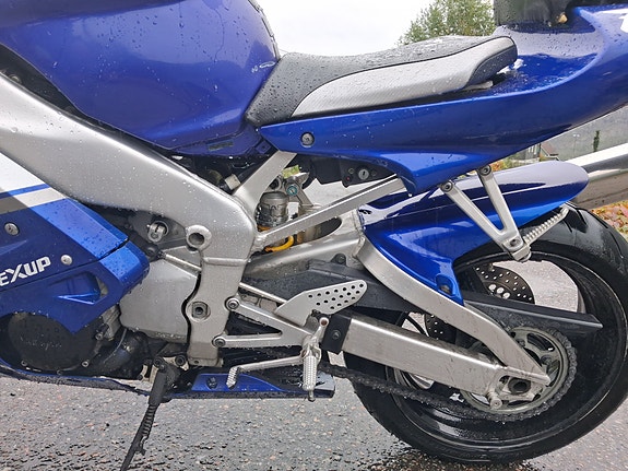 Yamaha YZF-R1 15 of 18