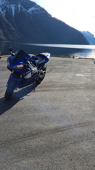 Yamaha YZF-R1 2 of 4
