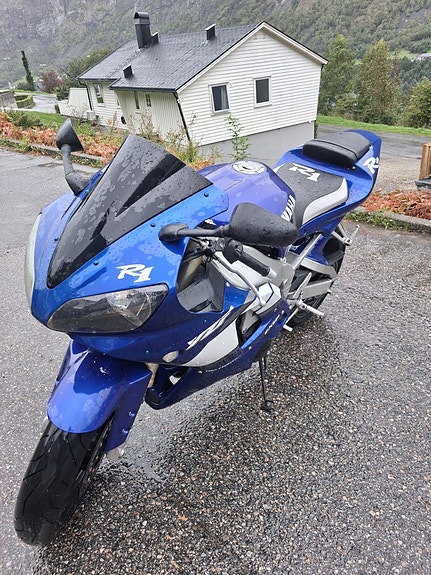 Yamaha YZF-R1 16 of 18
