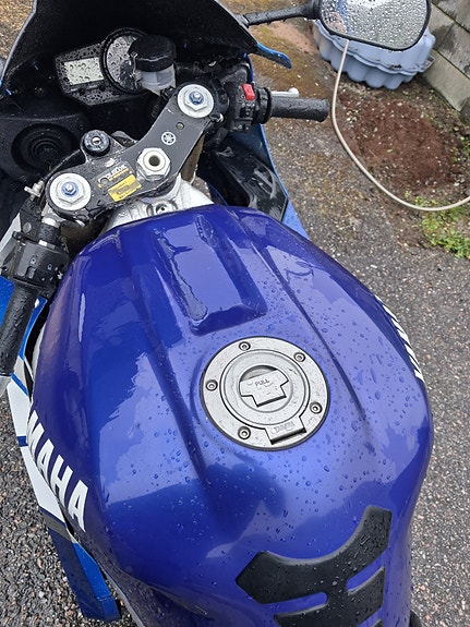 Yamaha YZF-R1 12 of 18