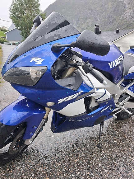 Yamaha YZF-R1 13 of 18
