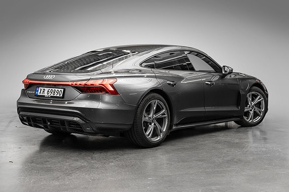 Audi e-tron GT 9 of 18
