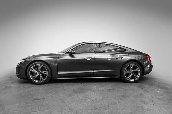 Audi e-tron GT 2 of 18