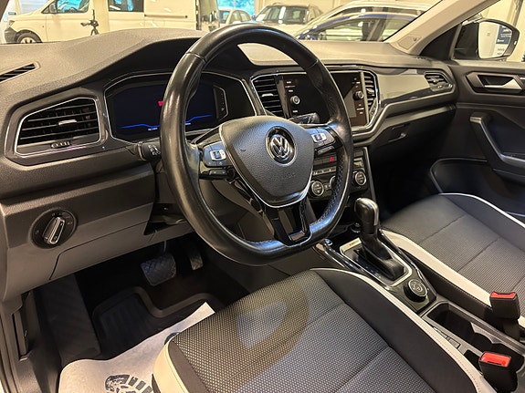 Volkswagen T-Roc 10 of 28