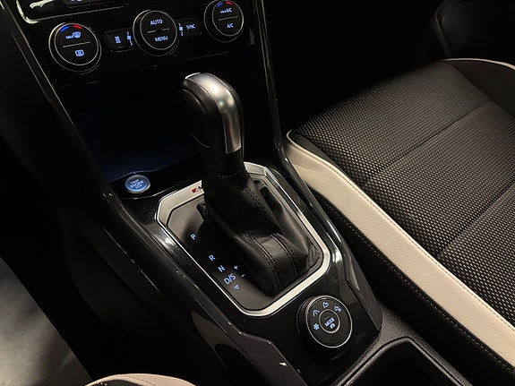 Volkswagen T-Roc 19 of 28