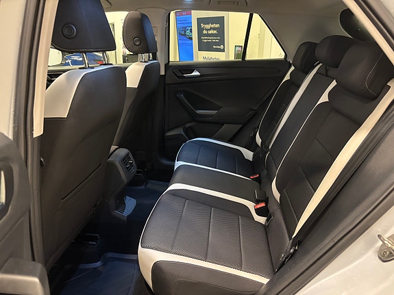 Volkswagen T-Roc 25 of 28