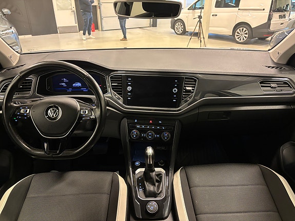 Volkswagen T-Roc 13 of 28
