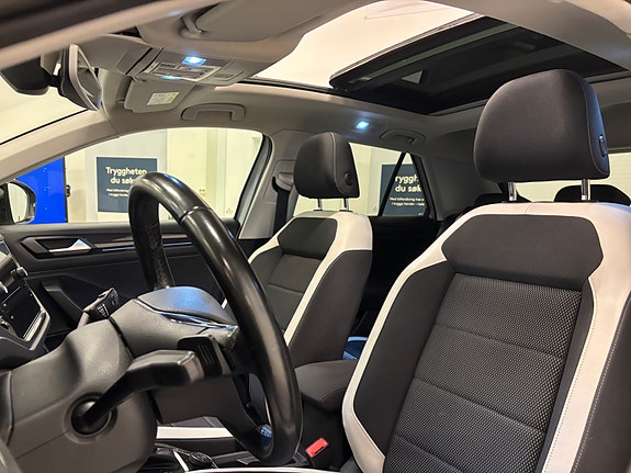 Volkswagen T-Roc 8 of 28