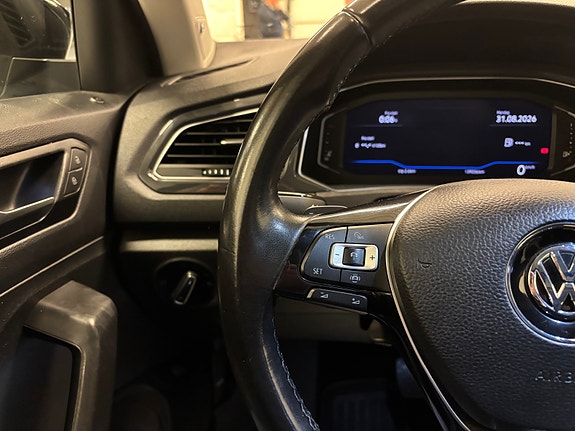 Volkswagen T-Roc 16 of 28
