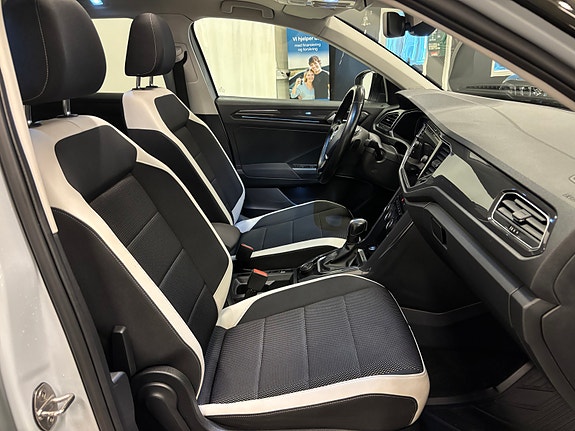 Volkswagen T-Roc 11 of 28