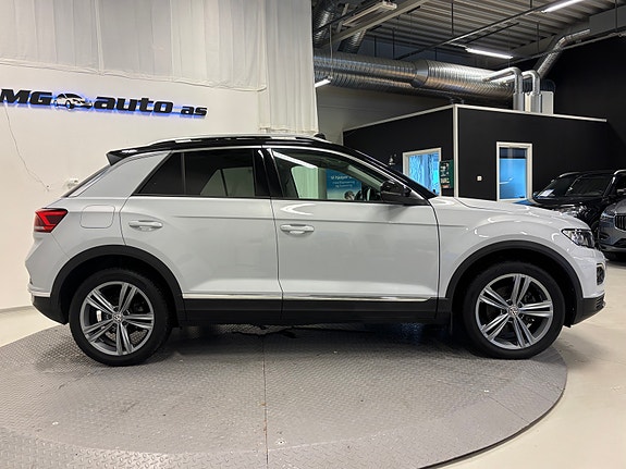 Volkswagen T-Roc 3 of 28
