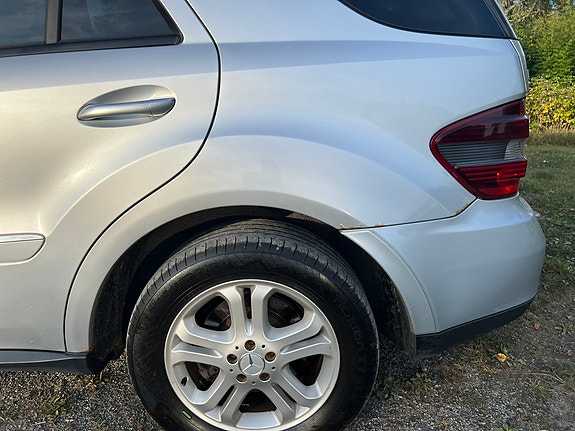 Mercedes-Benz ML420 27 of 30