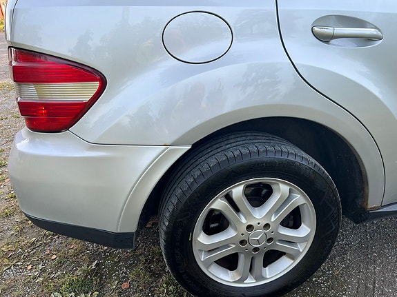 Mercedes-Benz ML420 29 of 30