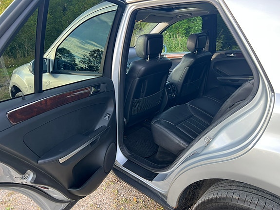 Mercedes-Benz ML420 9 of 30