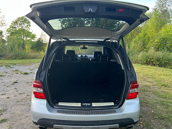 Mercedes-Benz ML420 11 of 30