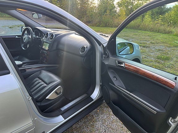 Mercedes-Benz ML420 8 of 30