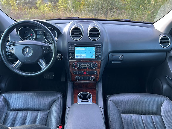 Mercedes-Benz ML420 15 of 30