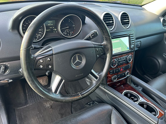 Mercedes-Benz ML420 16 of 30