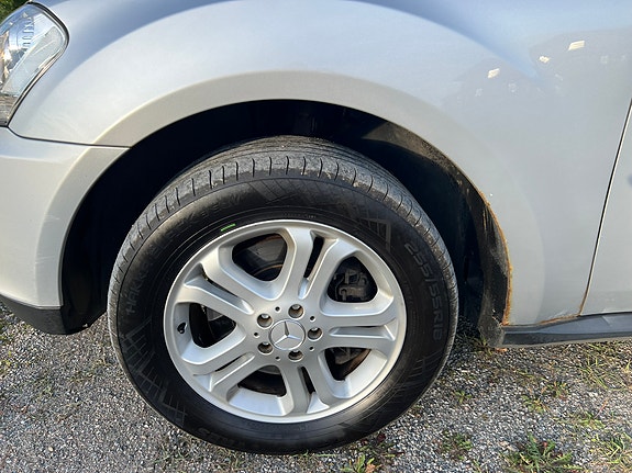 Mercedes-Benz ML420 23 of 30