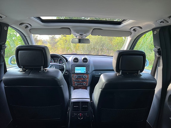 Mercedes-Benz ML420 12 of 30