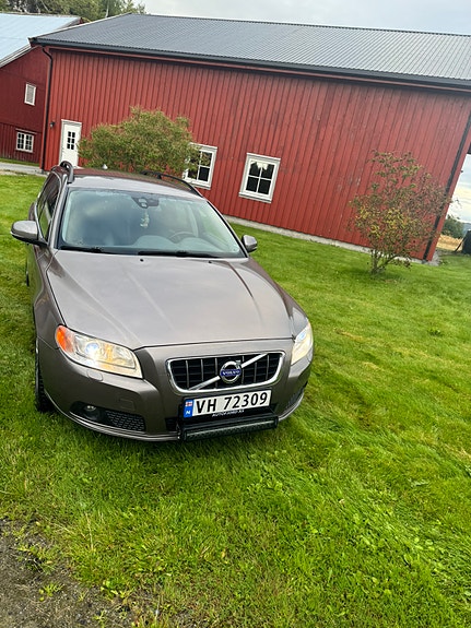 Volvo V70 8 of 10
