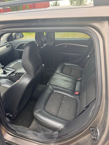 Volvo V70 3 of 10