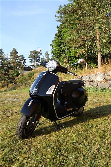 Vespa GTS 125 3 of 10