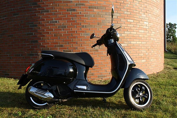 Vespa GTS 125 4 of 10