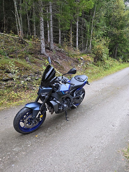 Yamaha MT-09 2 of 15