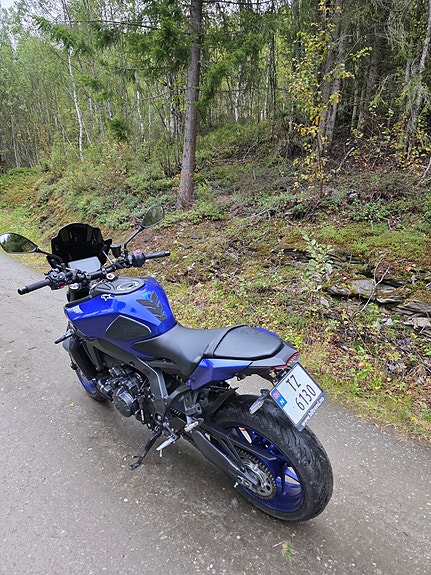 Yamaha MT-09 4 of 15