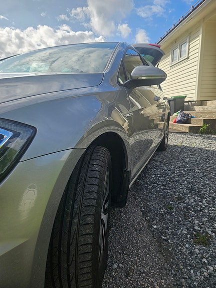 Volkswagen e-Golf VII 8 of 14